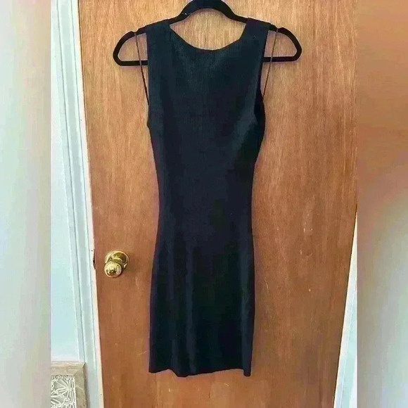 NWT Olive & Oak black Bodycon vneck dress. - Picture 3 of 3